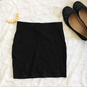 H&M Black mini body con skirt